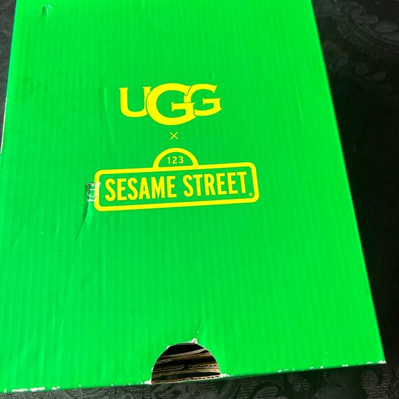 Ugg x Sesame Street neumel boots pink 9 toddler - Picture 7 of 15